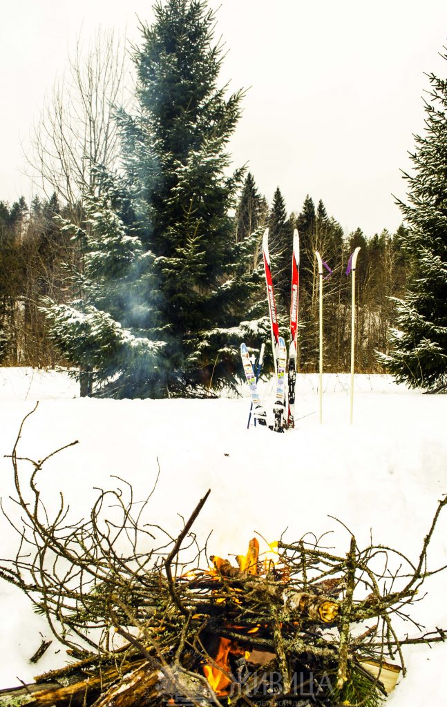 Зимний поход на лыжах в Карелии, фотография стоянки в окрестностях гостевого дома Живица