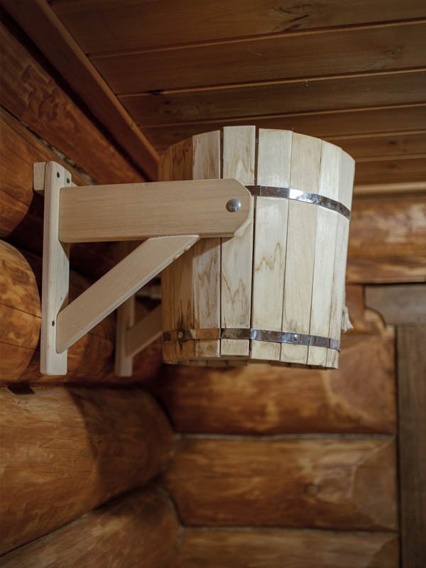В гостевом доме в Карелии в бане часто используют кадушки для обливания ледяной водой.